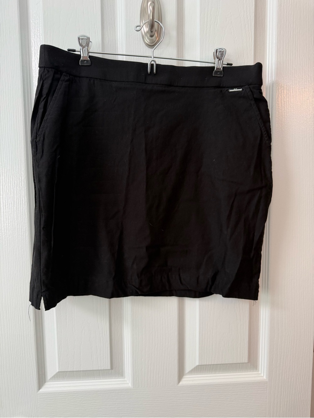 Rafaella Black Stretch Pull-On Skort with side pockets (Large)